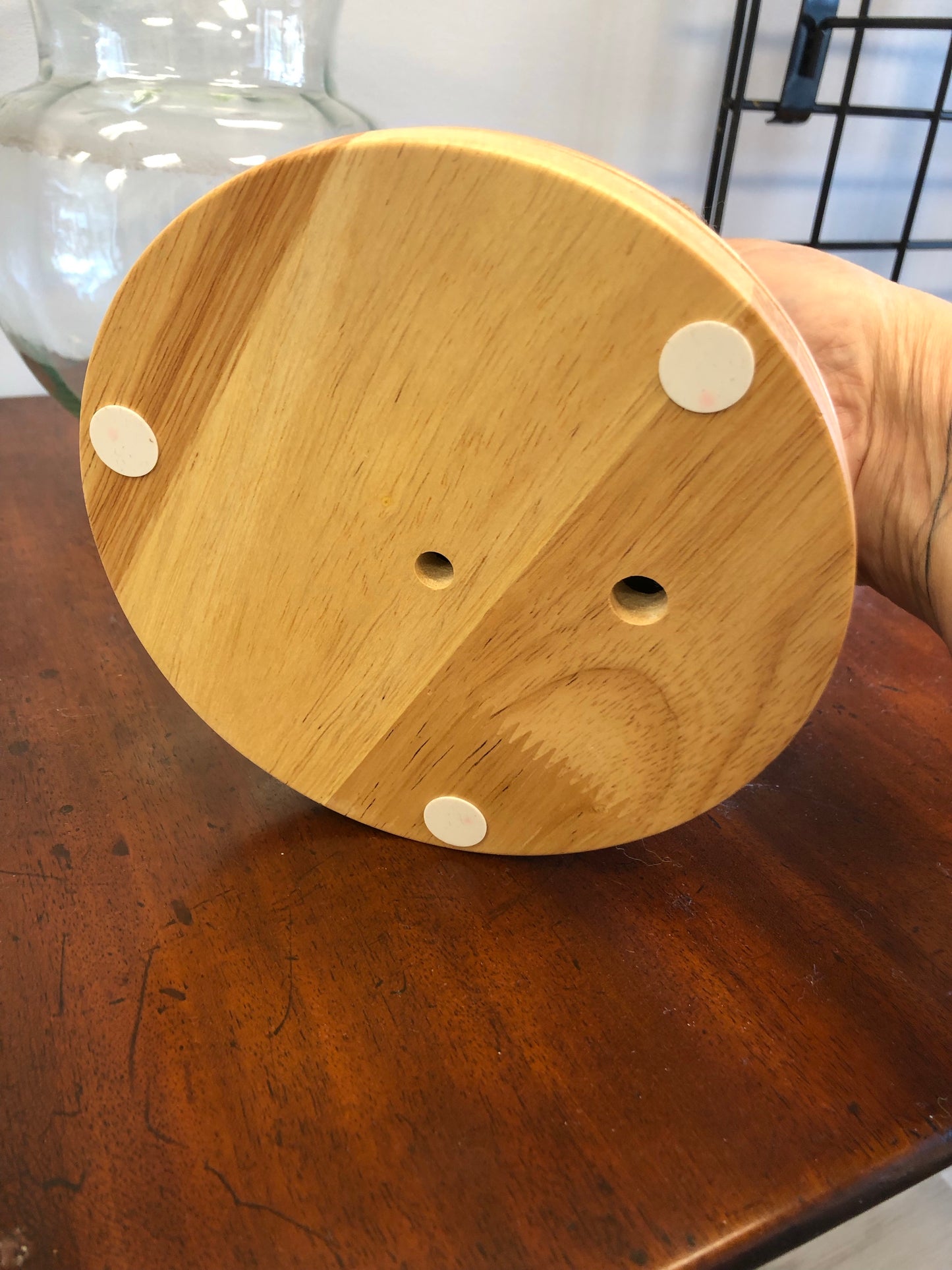 Wooden Yarn Butler by Chiaogoo